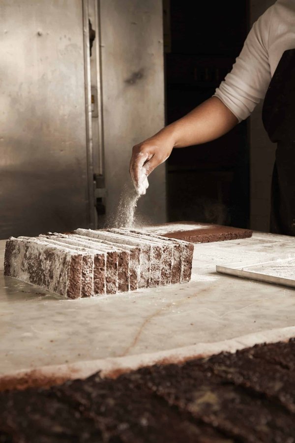 Comment choisir une couverture de piscine qui conserve la chaleur et sécurise l'espace ?